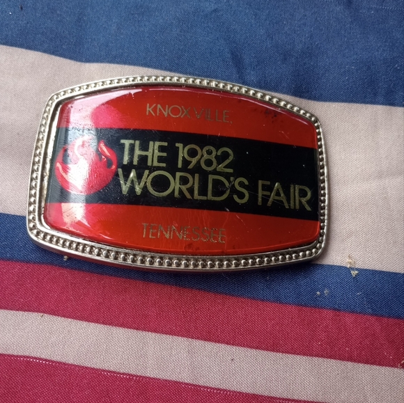 Vintage 1982 World's Fair Knoxville Tennessee Belt Buckle - Picture 1 of 3